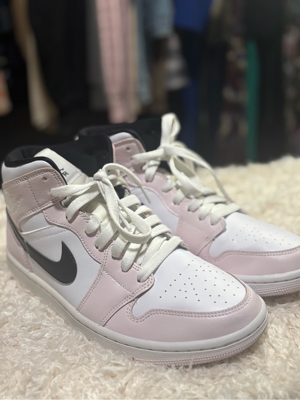 Women's Air Jordan 1 Mid "Barely Rose" (Style Code:BQ6472-500).